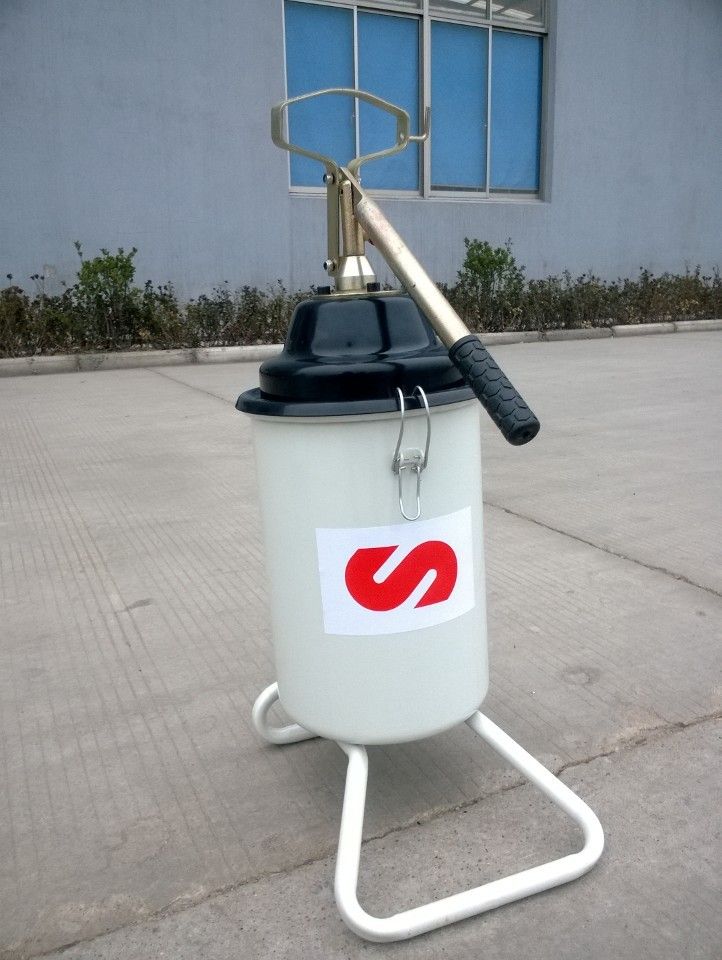 Hand grease pump