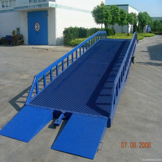 movable loading ramps for trailers