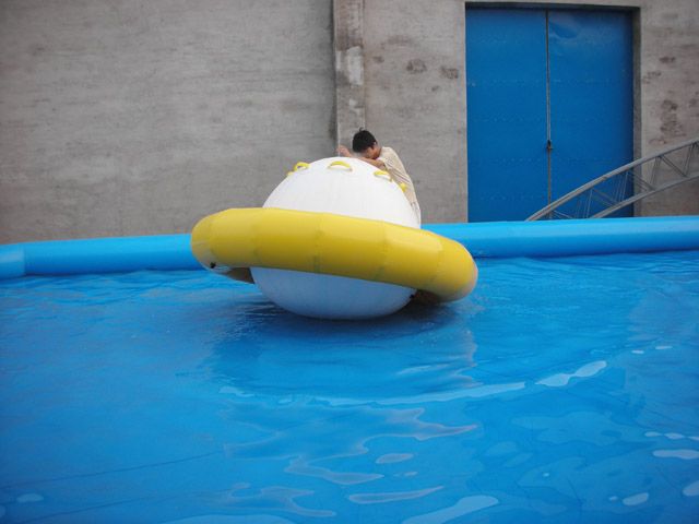 UFO Shape PVC Amazing Inflatable Water Parks Giant Floating Ball for Climbing