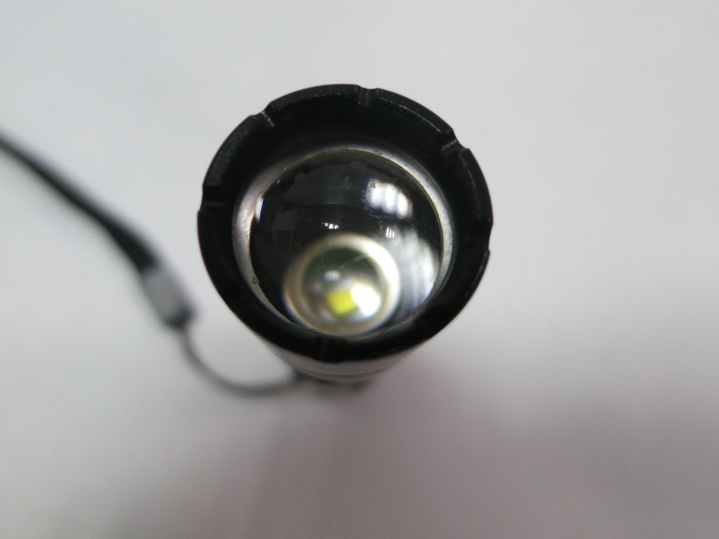 High Quality Foucs Adjustable LED Flashlight