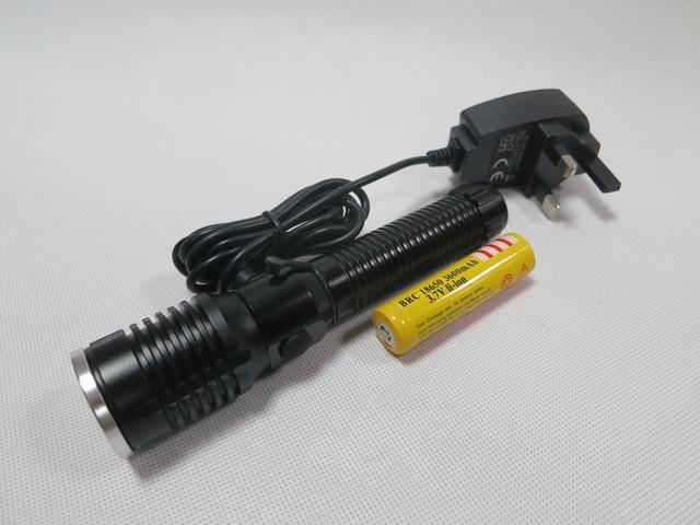 1*1860 Rechargeable and Focus Adjustable LED Flashlight