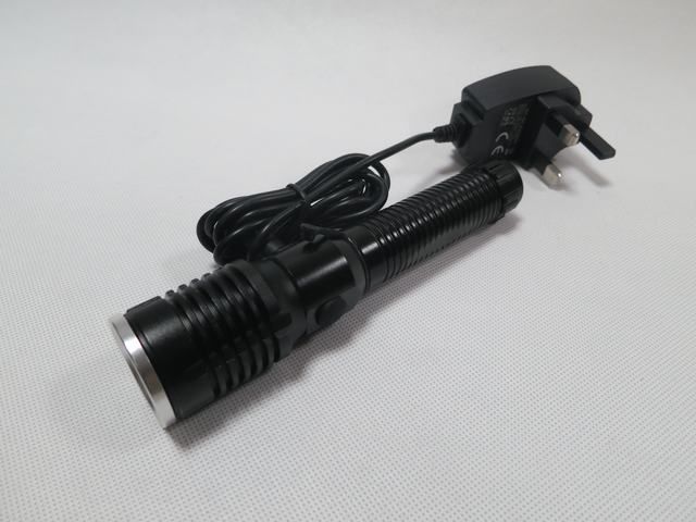 1*1860 Rechargeable and Focus Adjustable LED Flashlight