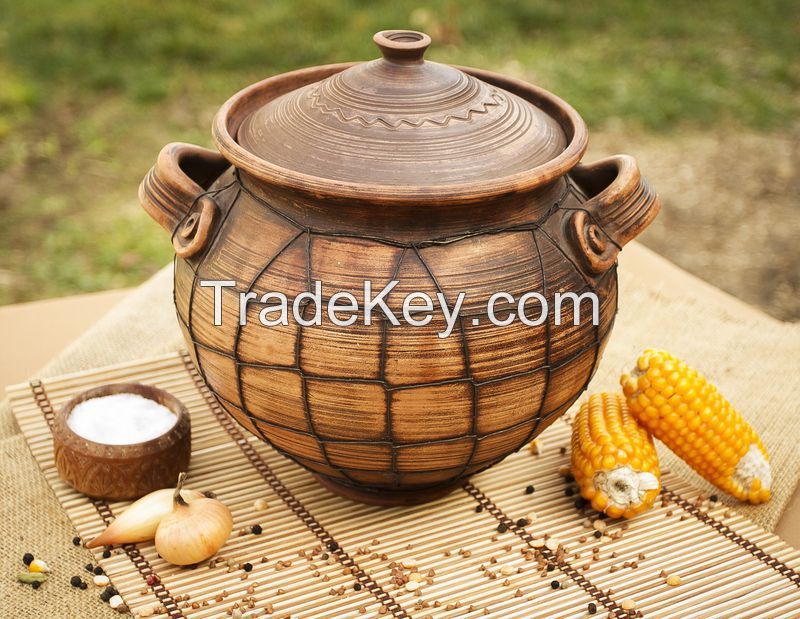 Ceramic pot with lid for cooking made of red clay.