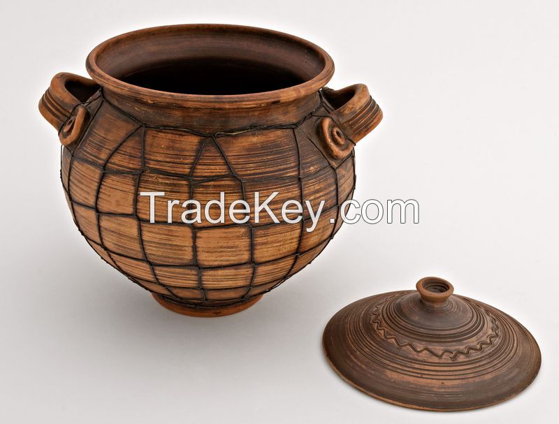 Ceramic pot with lid for cooking made of red clay. 