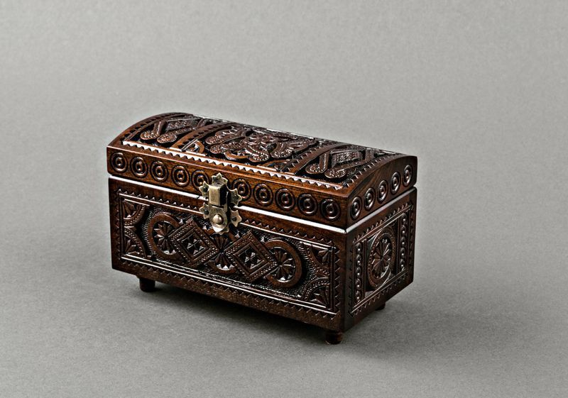 Rectangular wooden jewelry box