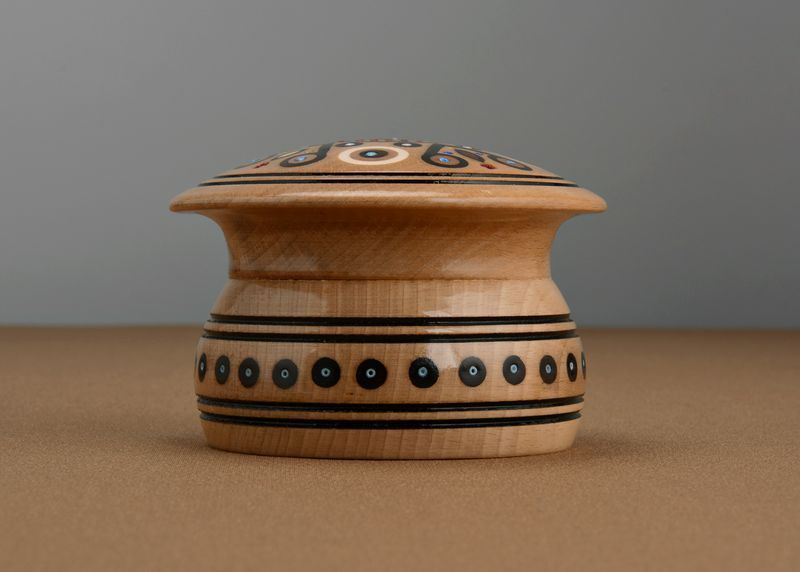 Round wooden jewelry box