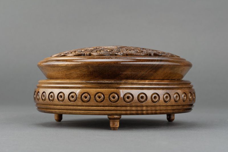 Round carved box