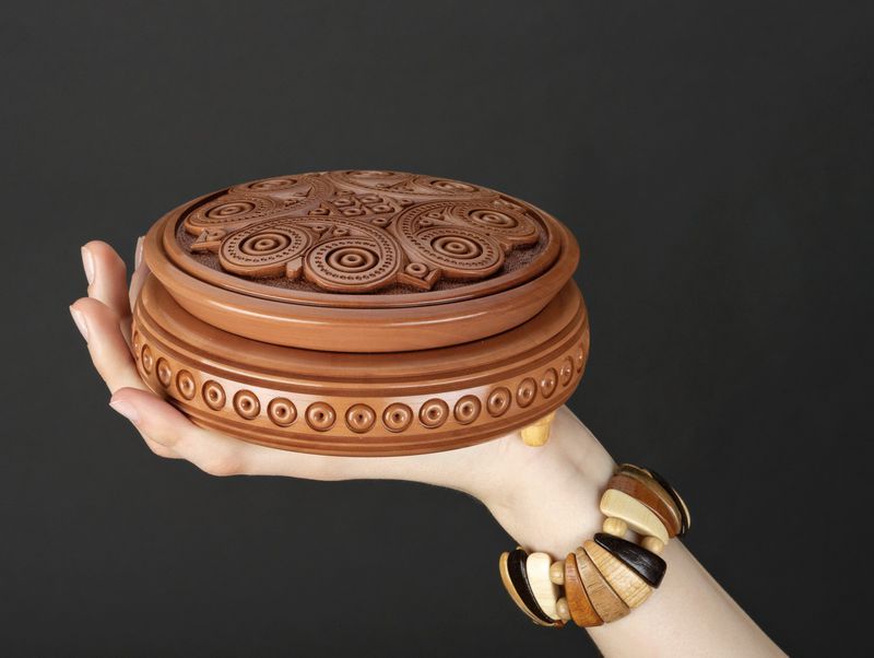 Round carved box