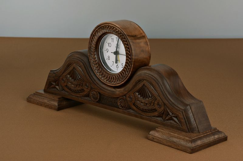 Wooden desk clock