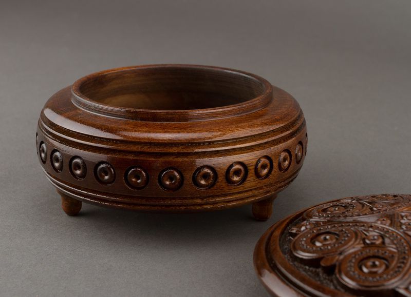 Handmade round wooden decorative jewelry box.