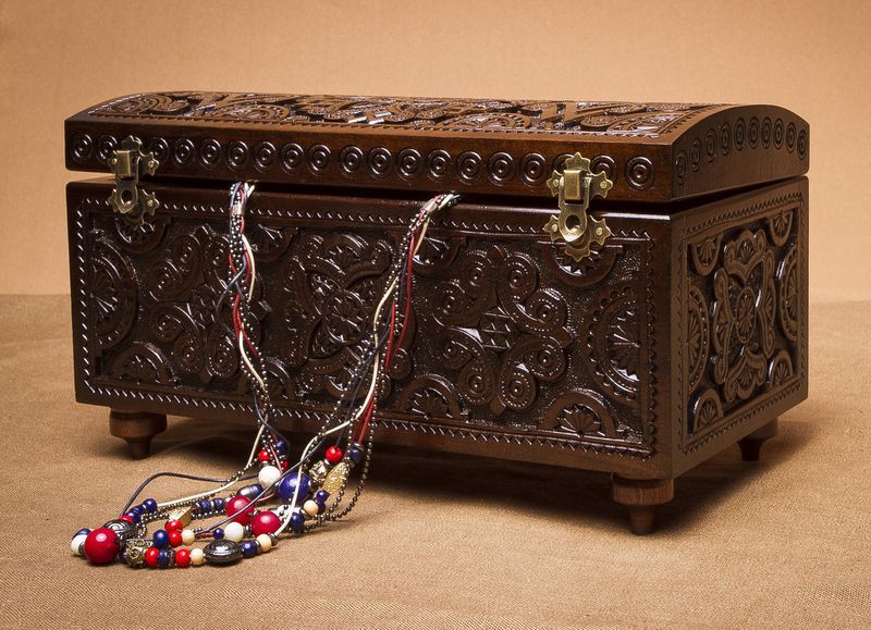 Wooden rectangular jewelry box.