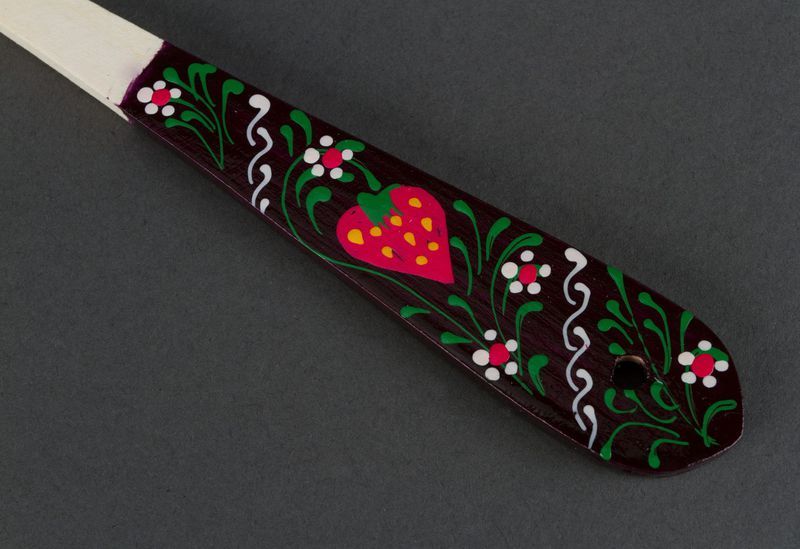 Wooden fork with patterned handle