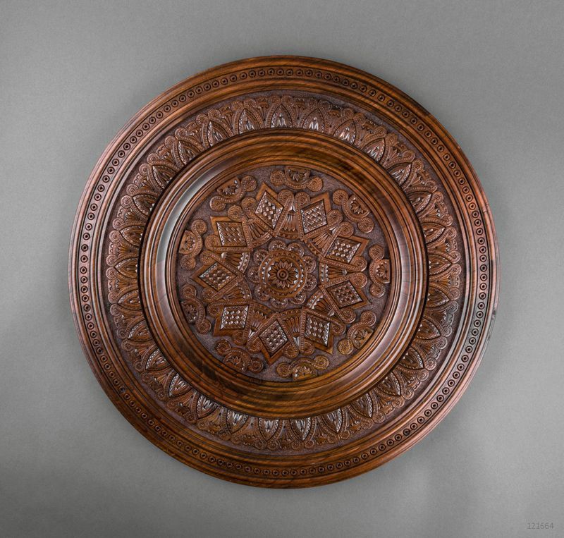 Wooden decorative plate