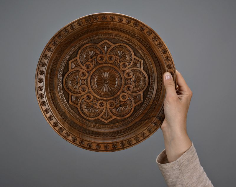 Decorative wooden plate