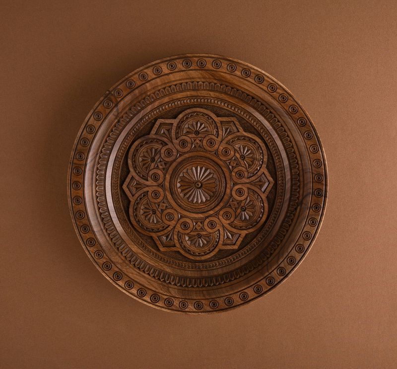 Decorative wooden plate