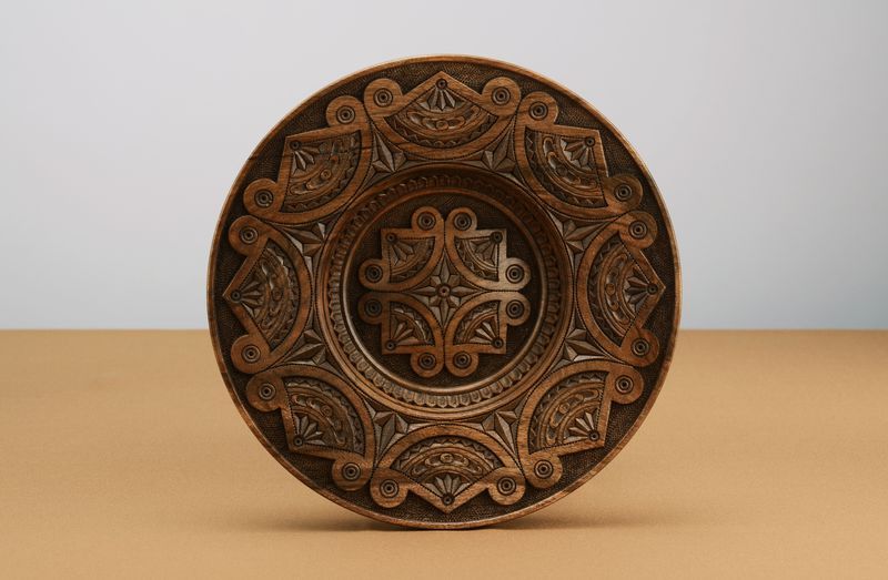 Decorative wooden plate