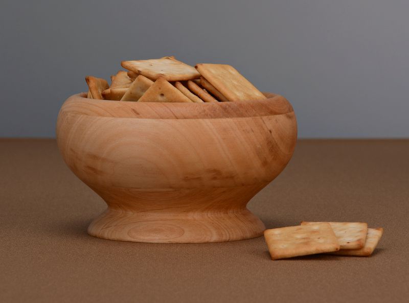 Barrel salt pot with spoon and lid