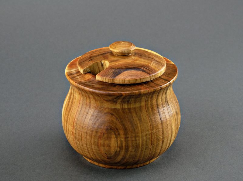 Wooden pot for spices