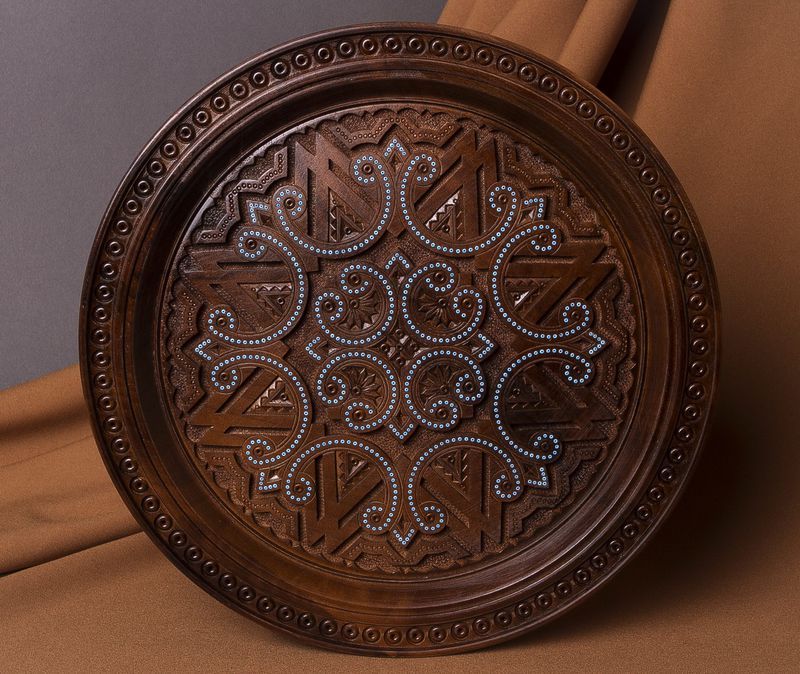 Wooden decorative plate