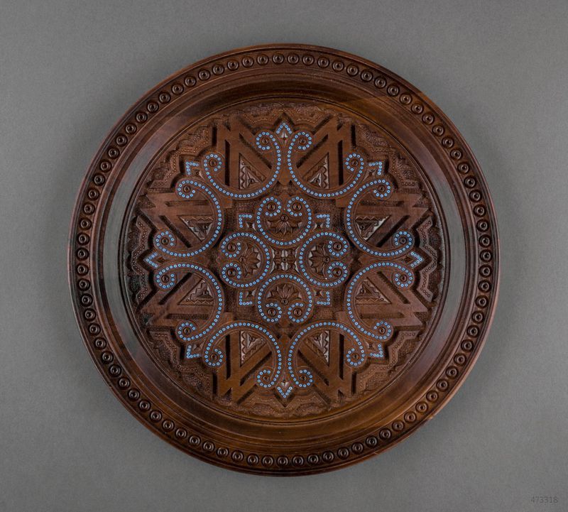 Wooden decorative plate