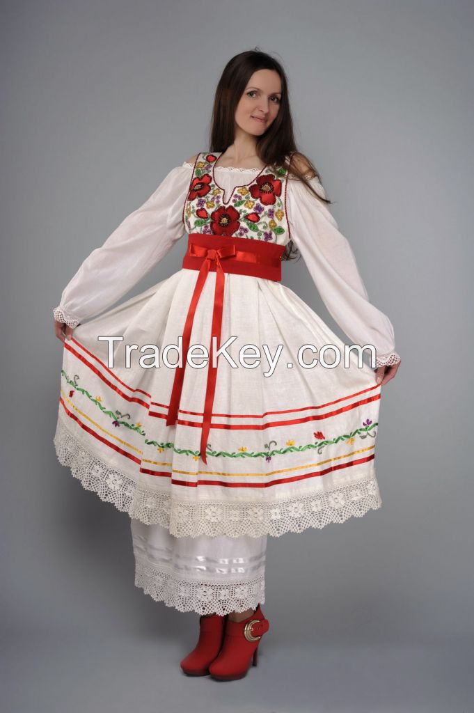 Linen clothing ensemble in ethnic style