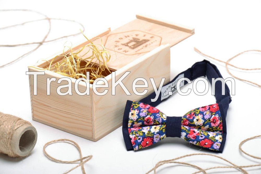 Blue bow tie with floral print