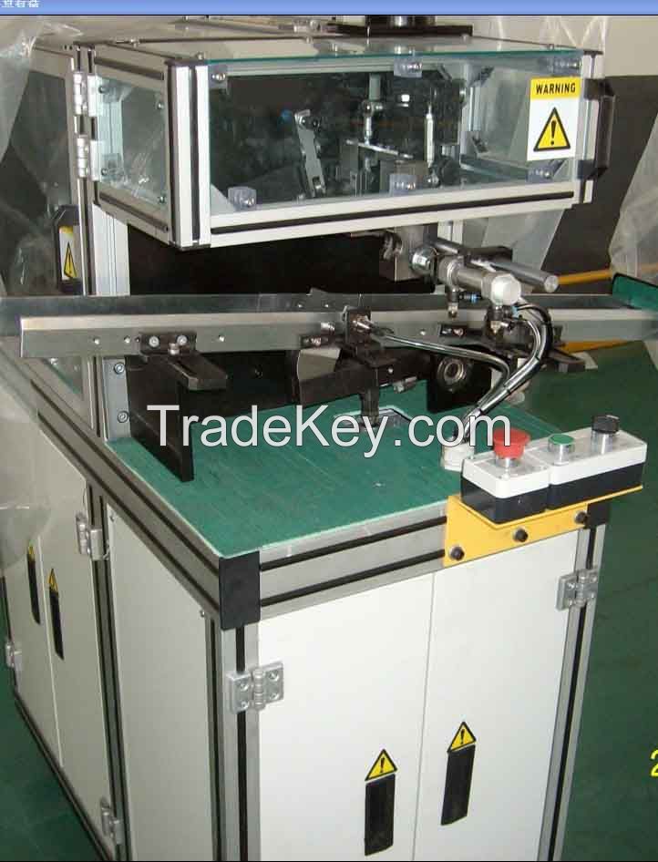 Armature paper inserting machine