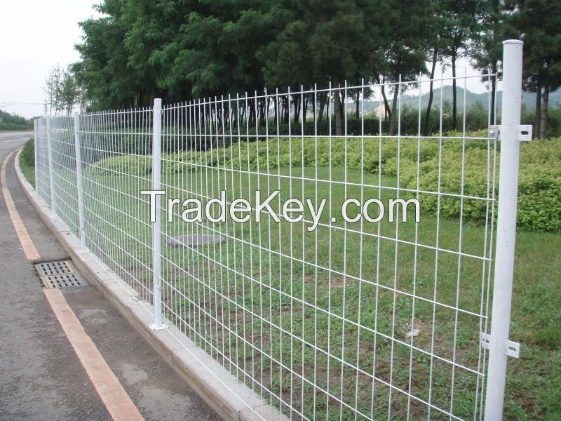 wire mesh fence