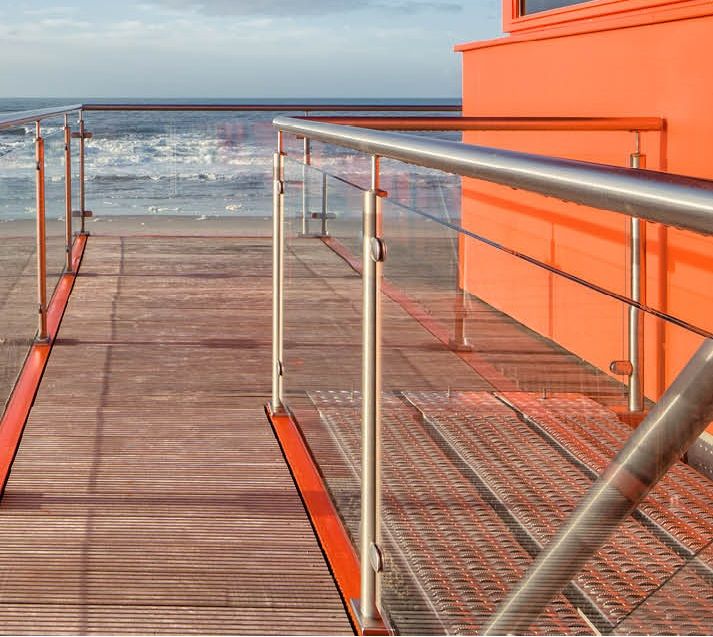 Sgp Laminated Glass Stainless Steel Glass Balustrade at The Coast with SGCC Certificate