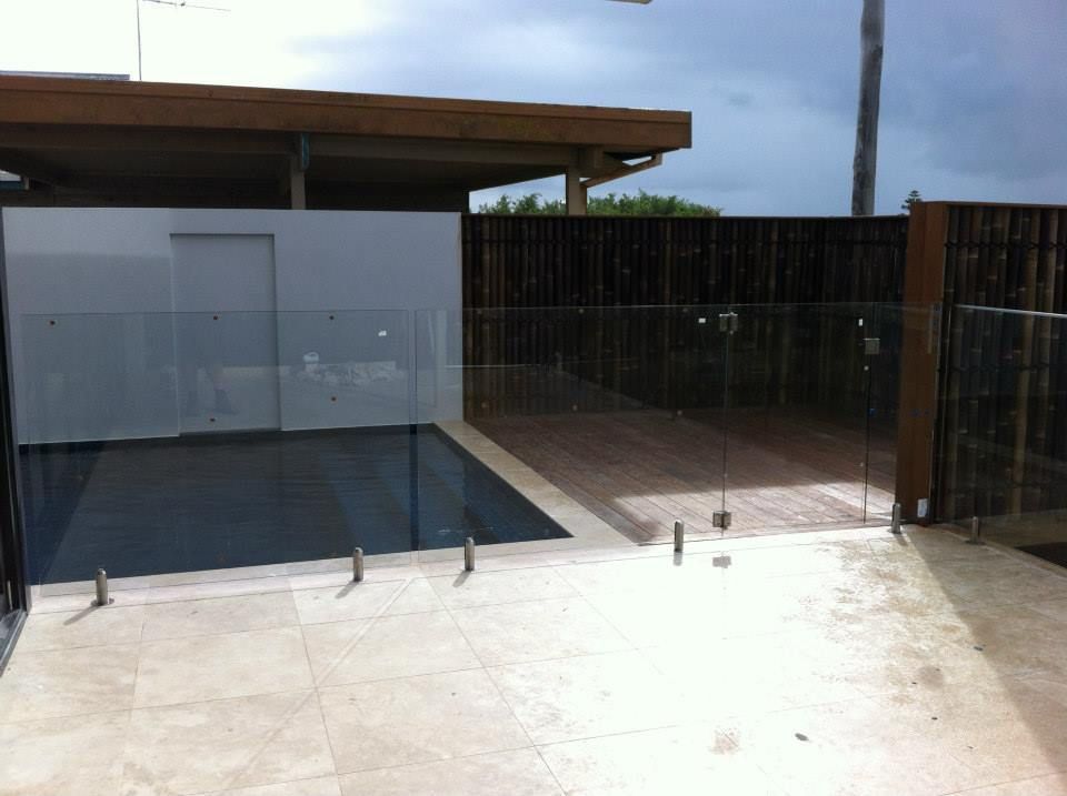 high quality 10mm 12mm clear toughened glass swimming pool fence price