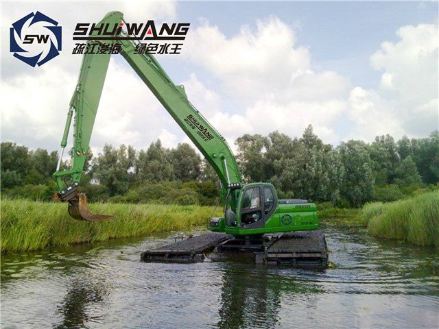 Multifunctional amphibious dredger