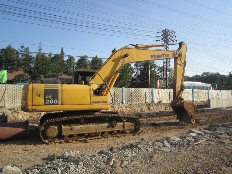 Used Komatsu PC200-7 excavator