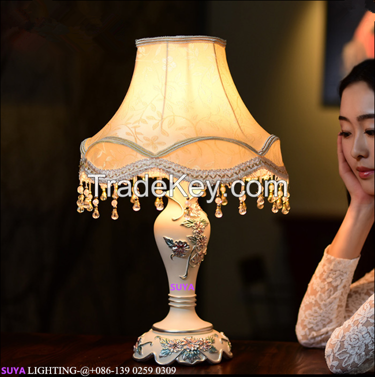Fashion contracted Europe type resin lamp