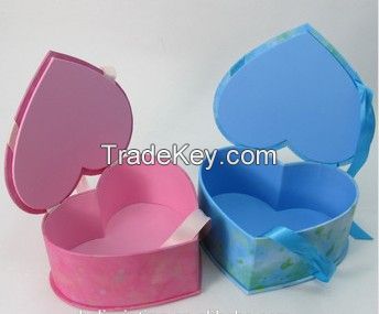 heart-shaped wedding gift box