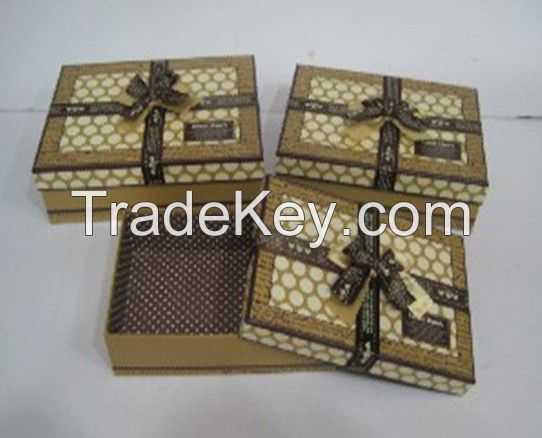 Texture Paper  Gift  Box with robbin