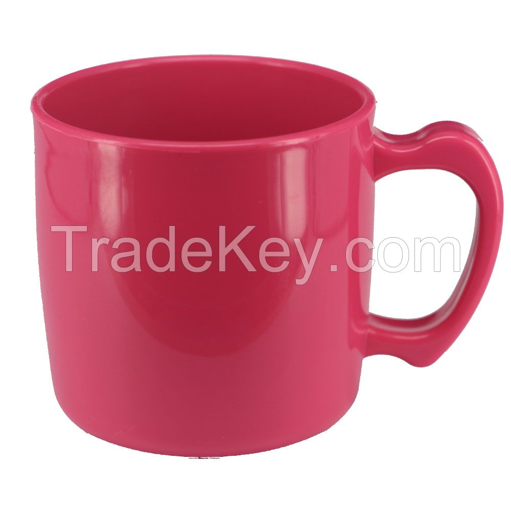 plastic cups and mugs for coffee