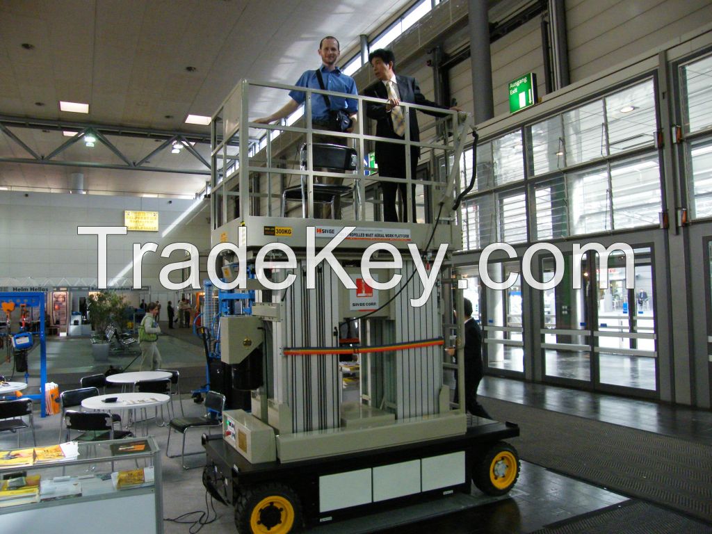 Safe and relaible Self-propelled Four mast aluminum alloy aerial work platform with capacity 300kg