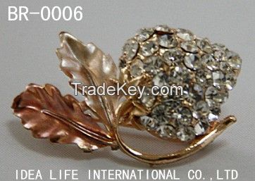 plating and stones brooch