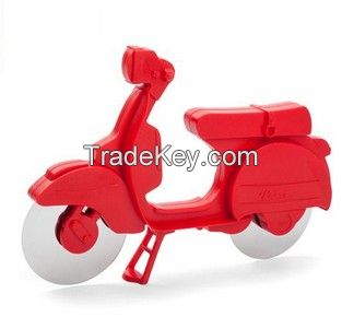 2013 hot sale promotion scooter pizza cutters