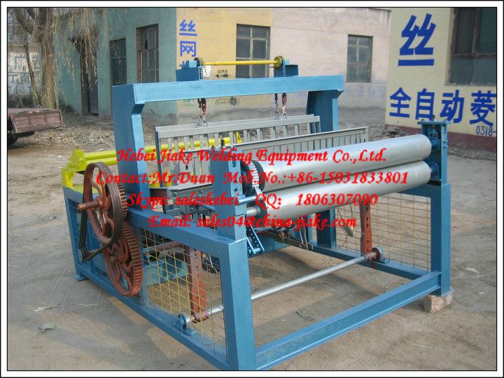 Crimped Wire Mesh Making Machinery