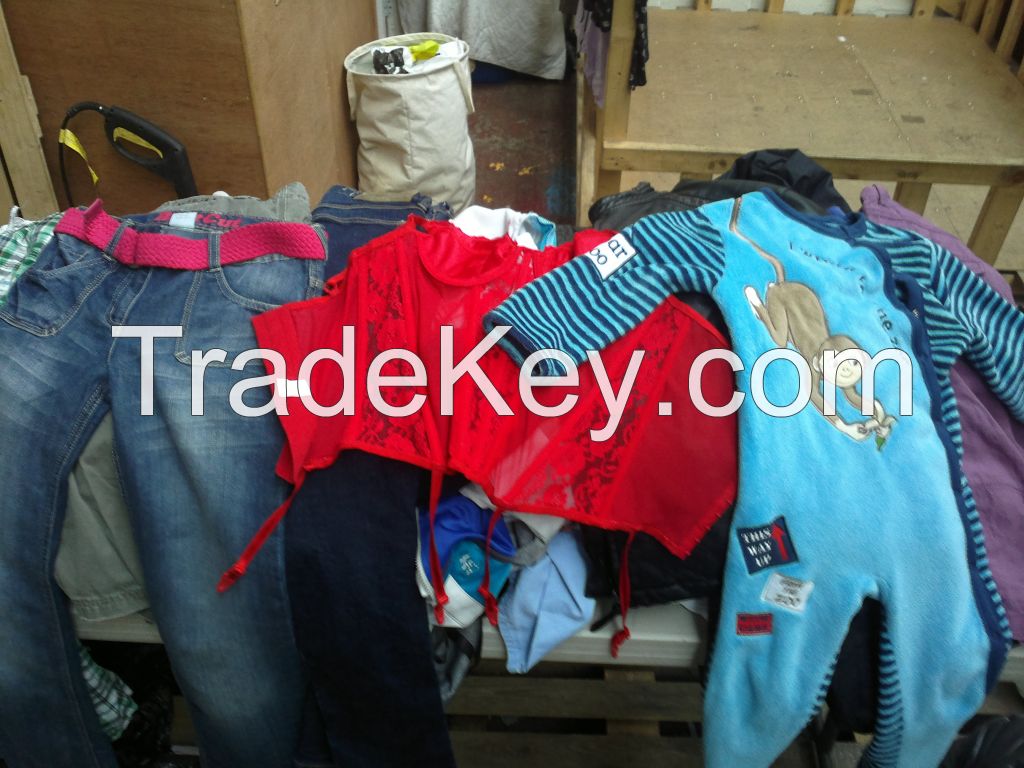 unsorted second hand clothes