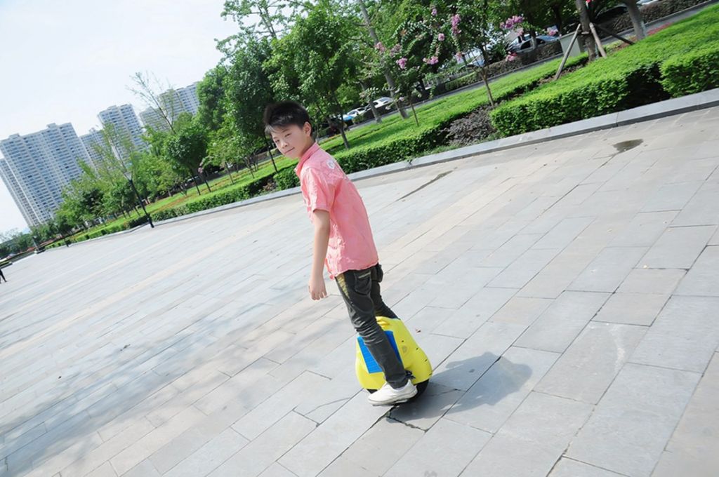 2014 new design unique entertainment sports for boys girls unicycle electric outdoor games