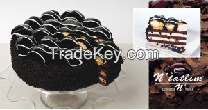 Black Profiterol Cake