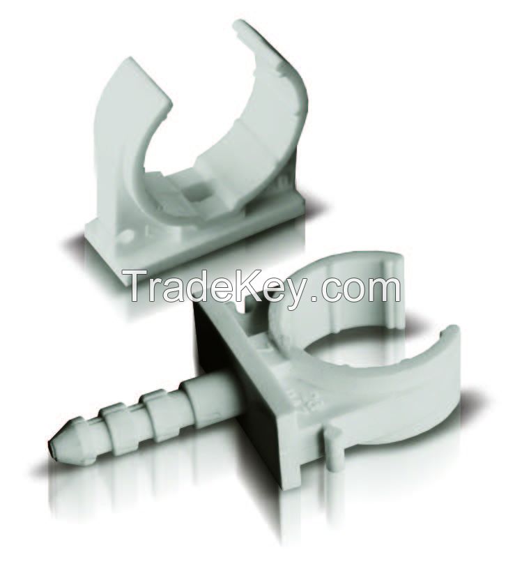 Stackable pipe clip for steel-reinforced plastic (SRPE) pipes and cross-linked polyethylene (PEX) pipes