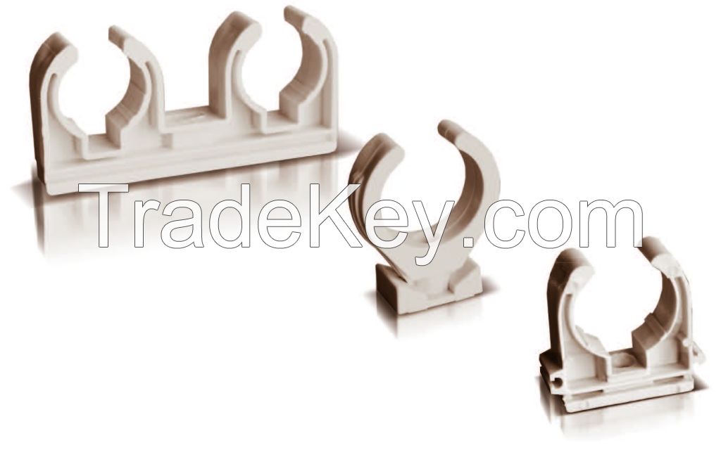 Stackable plastic clip for polypropylene (PPR) pipes
