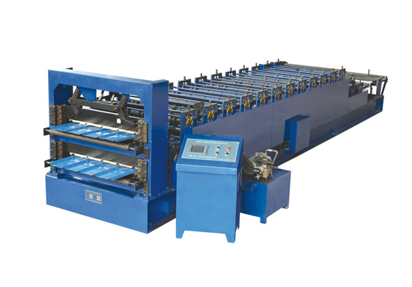 Roof forming machine