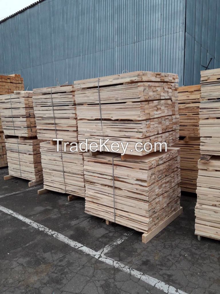 Softwood pallet elements from of natural dampness