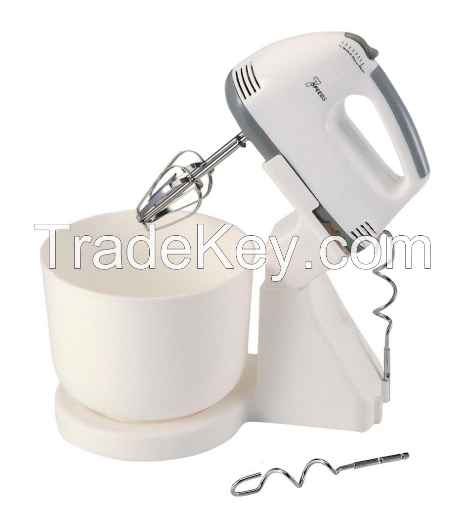 HAND MIXER WITH PLASTIC BOWL 