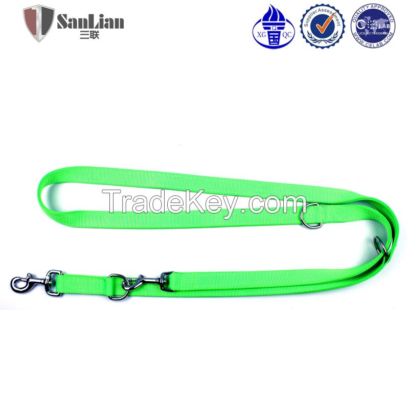 Nylon lead with two snap hooks for two dogs