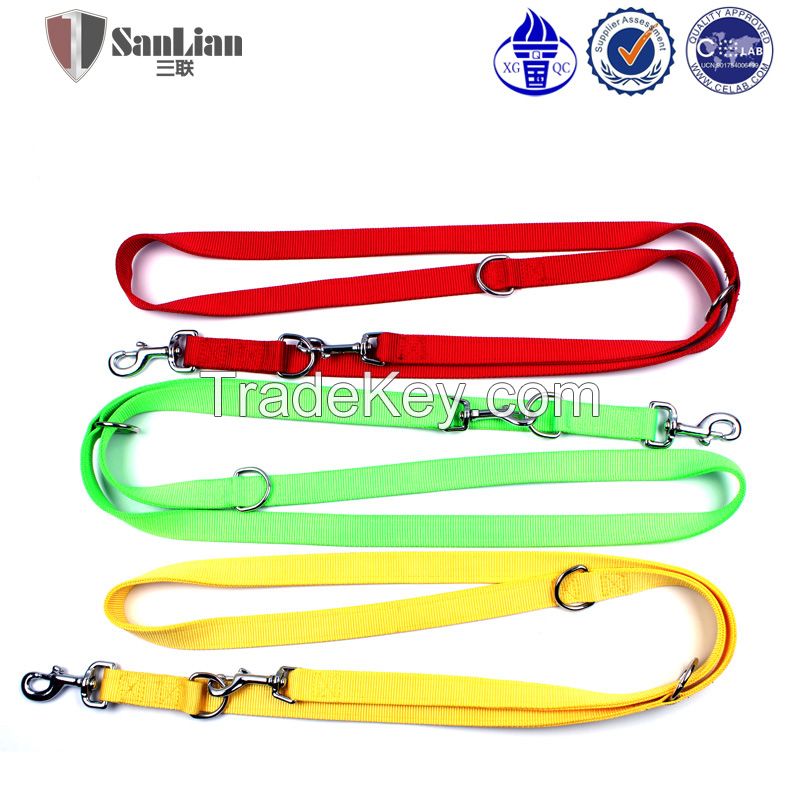 Nylon lead with two snap hooks for two dogs